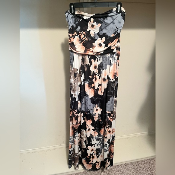 Vanilla Bay Dresses & Skirts - Vanilla Bay Floral Maxi Strapless Dress in Black and Peach